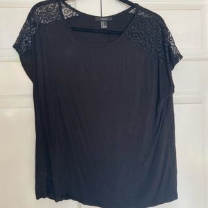 Black short sleeve tee with leopard print details